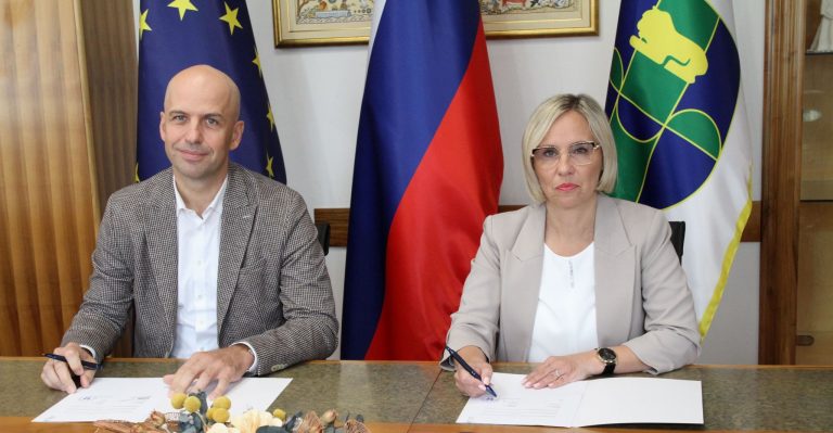 10 let prizadevanj. Zdaj gradimo.